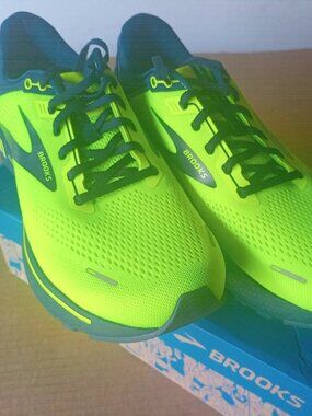 Brooks Adrenaline GTS 22 1103661D736 Neon Green Shoes Sneakers Mens Size 13